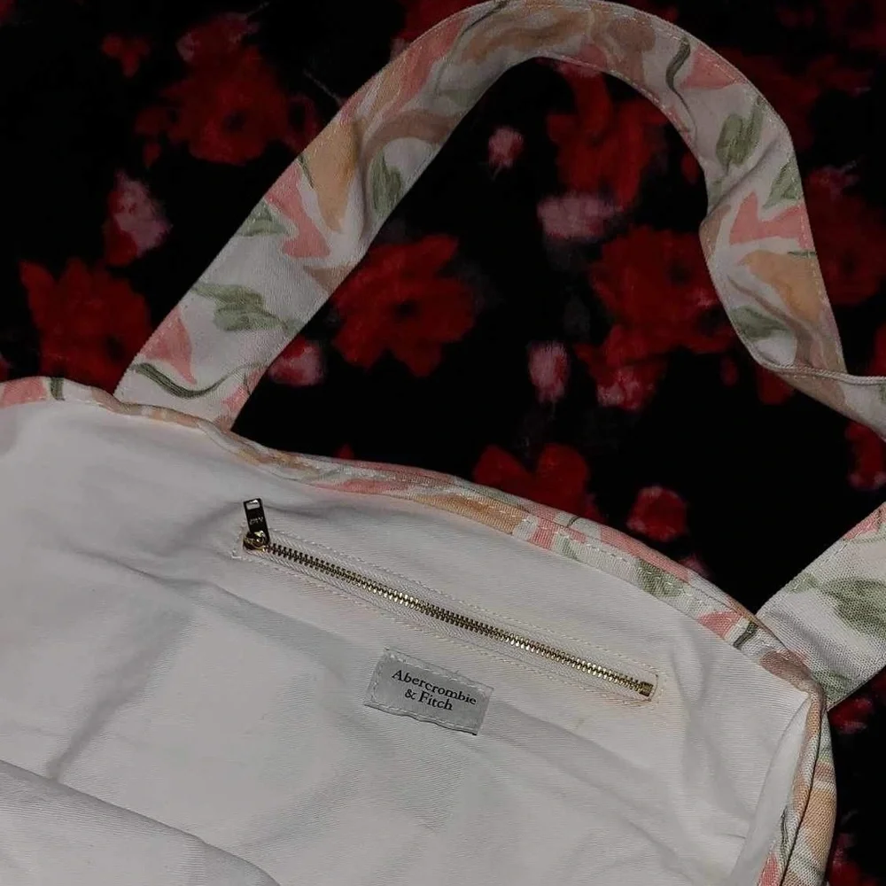 Abercrombie and Fitch Tote Beach bag NWT - Picture 12 of 12